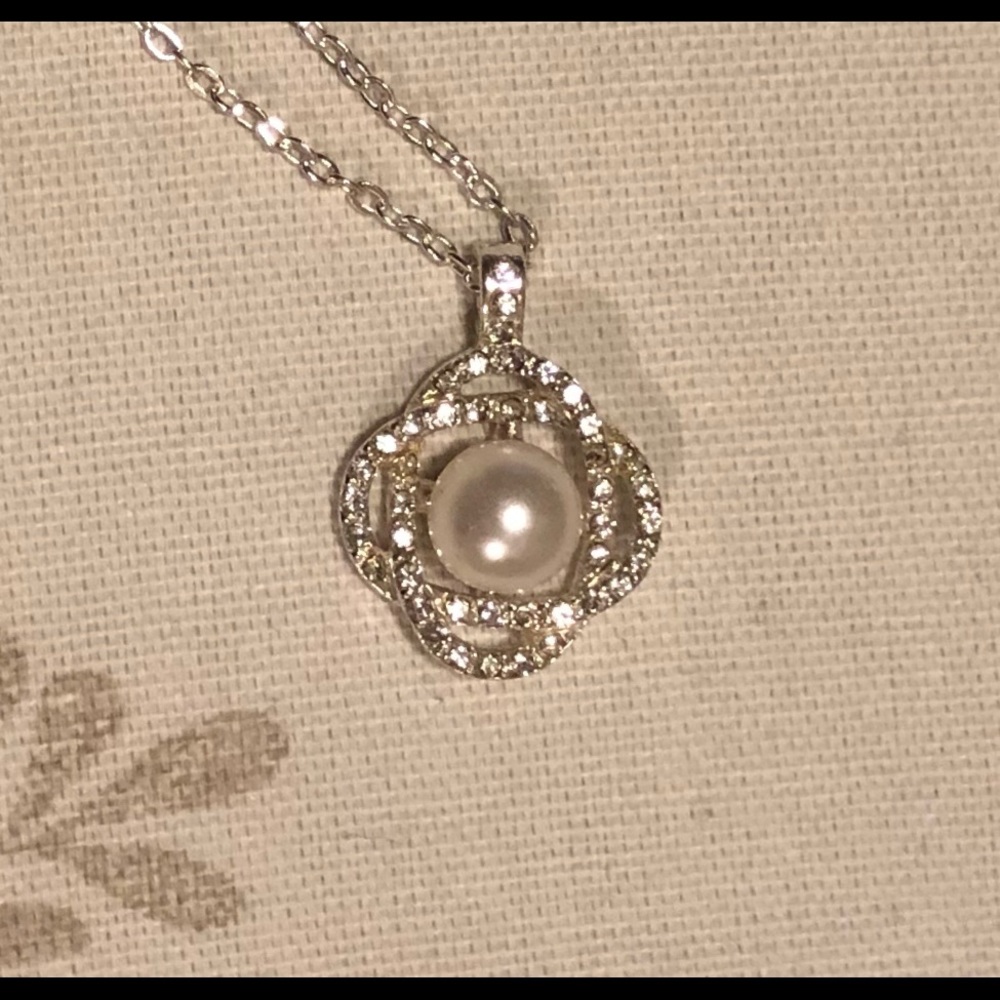 Pearl with flower rhinestone necklace